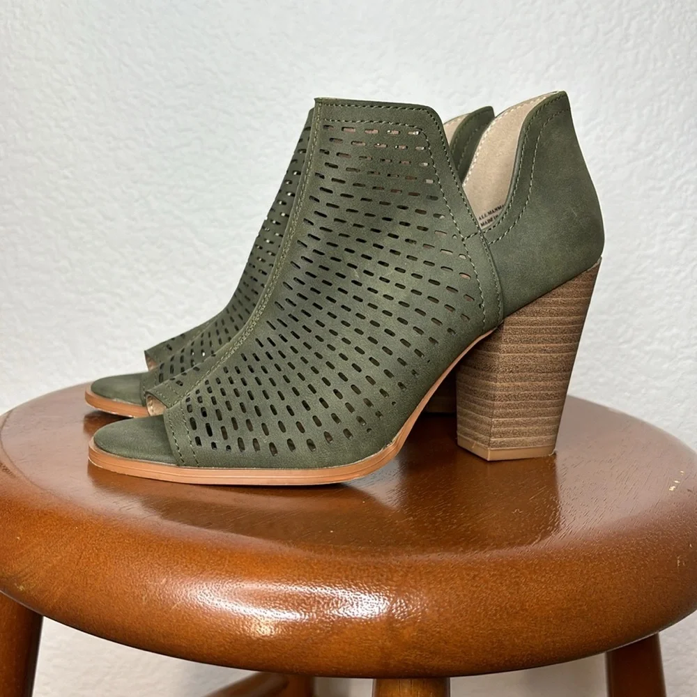 Restricted Open Toe Heel | Olive | Size 7 - Picture 2 of 13